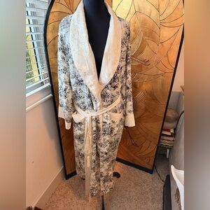 Victoria's Secret White Satin Robe with Black Toile Print